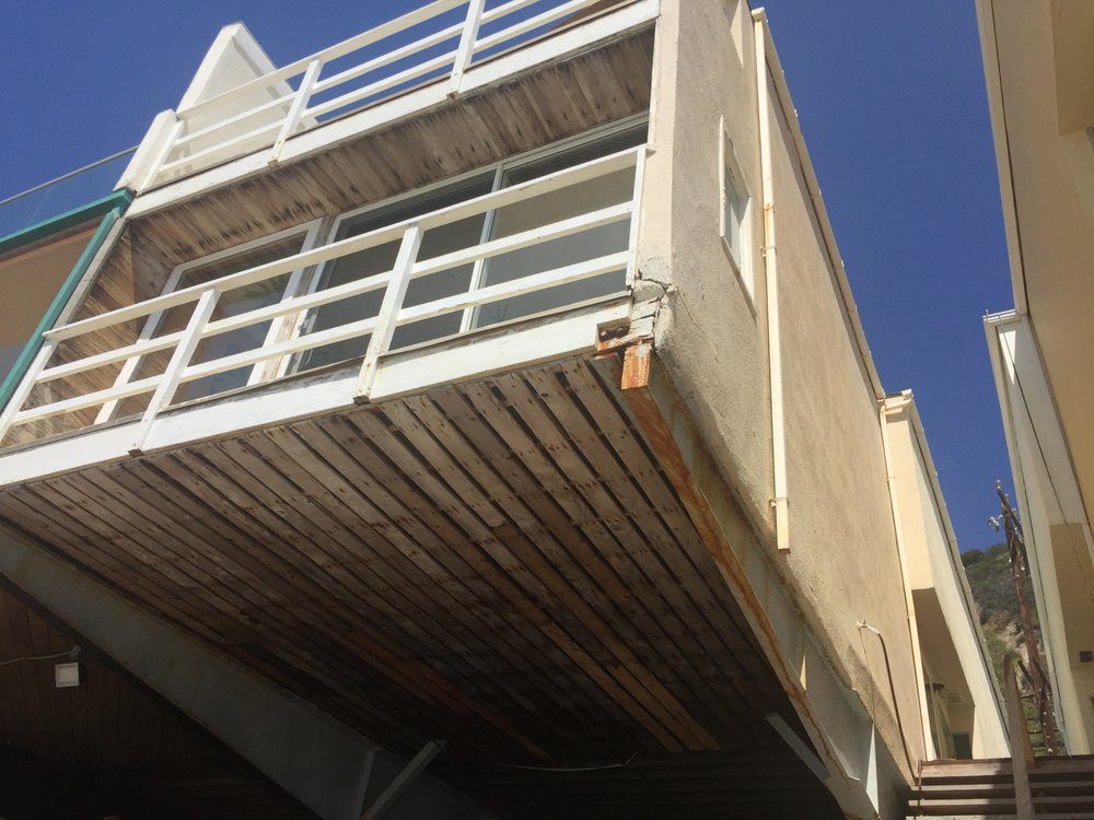 Second-story deck & railing